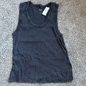GAP Women's Charcoal Ribbed Tank Top. Large